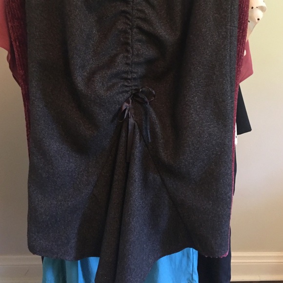 Midi wool skirt with vertical ruching at the back - Picture 4 of 7